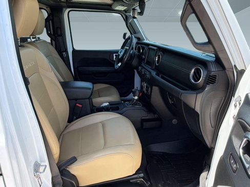 Used 2018 Jeep Wrangler Unlimited Sahara AWD/4WD image 24