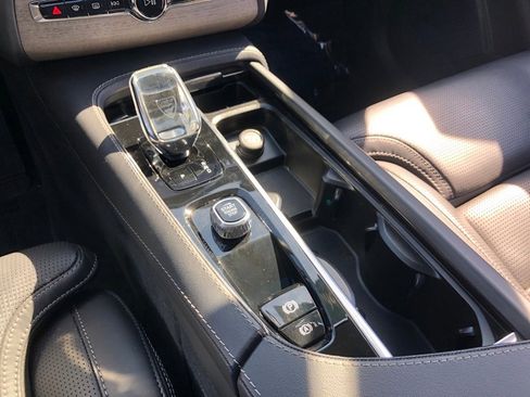 Used 2023 Volvo XC90 B6 Ultimate w/ Protection Package Premier image 24