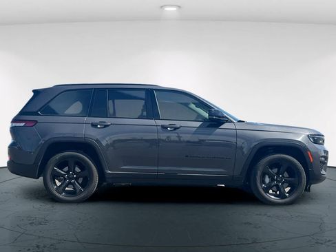 Used 2024 Jeep Grand Cherokee Limited w/ Black Appearance Package AWD/4WD image 6
