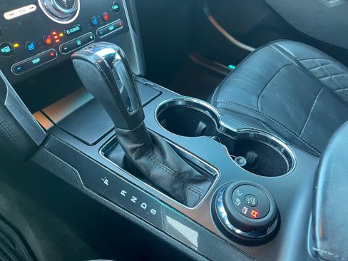 Used 2016 Ford Explorer Platinum image 31