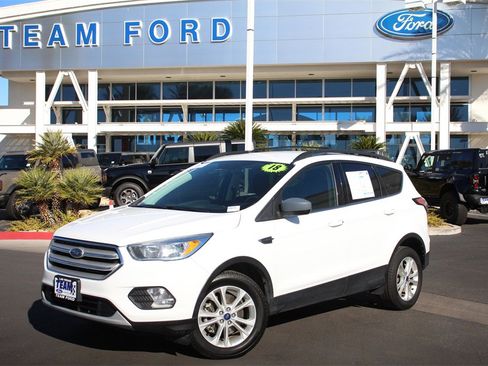 Certified 2018 Ford Escape SE image 2