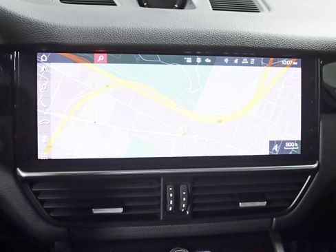 Used 2020 Porsche Cayenne image 17