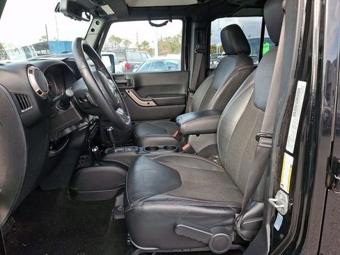 Used 2016 Jeep Wrangler Unlimited Sahara image 13