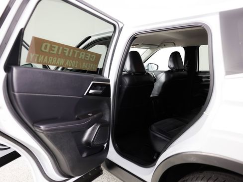 Used 2024 Mitsubishi Outlander SE image 17