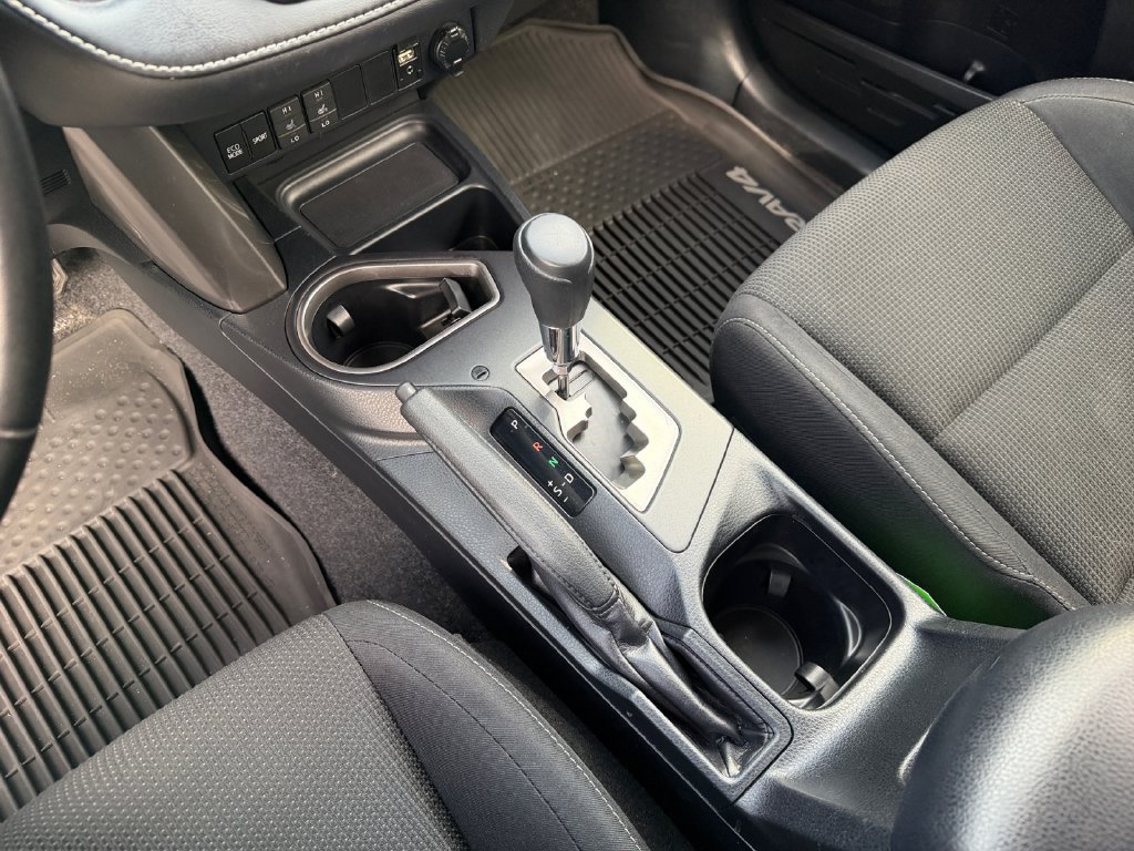 Used 2018 Toyota RAV4 XLE AWD/4WD image 15