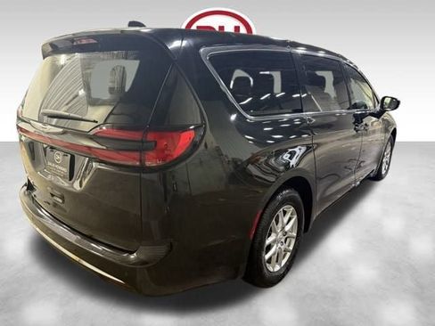New 2026 Chrysler Pacifica Select FWD image 13