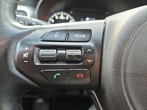 Used 2016 Kia Sorento LX w/ LX Convenience Package image 23