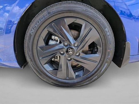 Used 2023 Hyundai Elantra SEL image 21