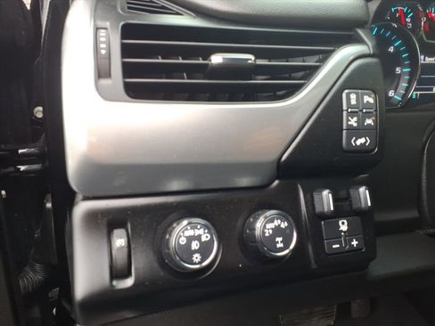 Used 2019 Chevrolet Suburban Premier image 29
