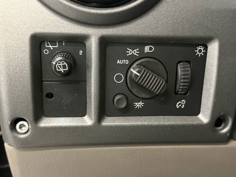 Used 2003 HUMMER H2 w/ Preferred Equipment Group image 24