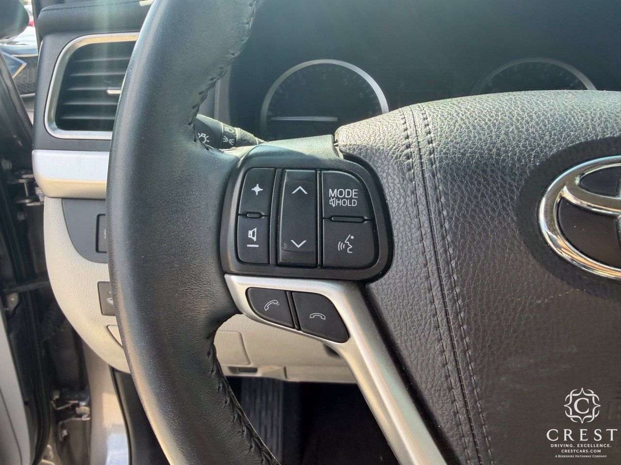 Used 2019 Toyota Highlander XLE FWD image 16