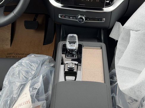 New 2026 Volvo XC90 B6 Plus w/ Protection Package AWD/4WD image 8