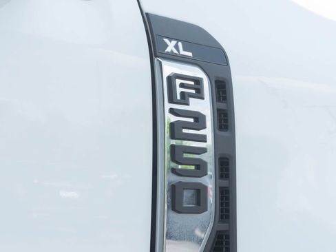 Used 2026 Ford F250 XL w/ XL Chrome Package RWD image 11