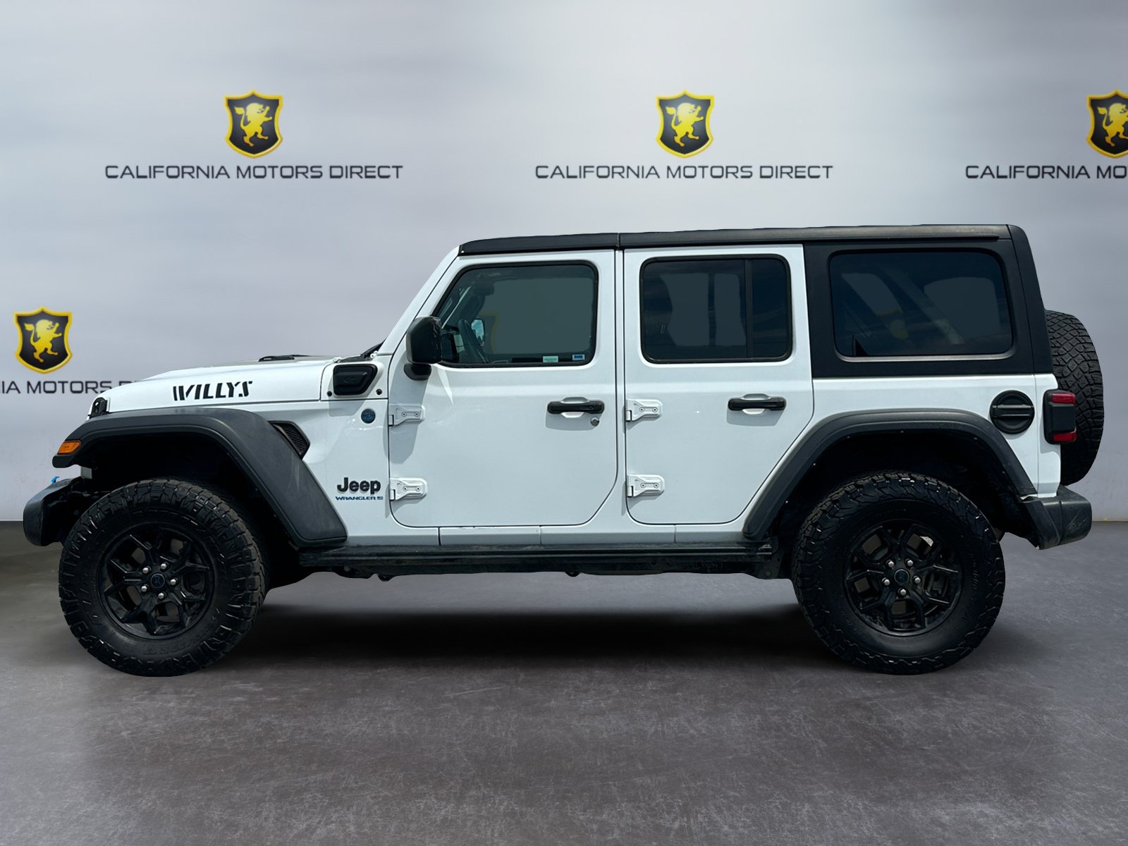 Used 2024 Jeep Wrangler Unlimited AWD/4WD image 2