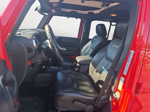 Used 2016 Jeep Wrangler Unlimited Rubicon AWD/4WD image 9