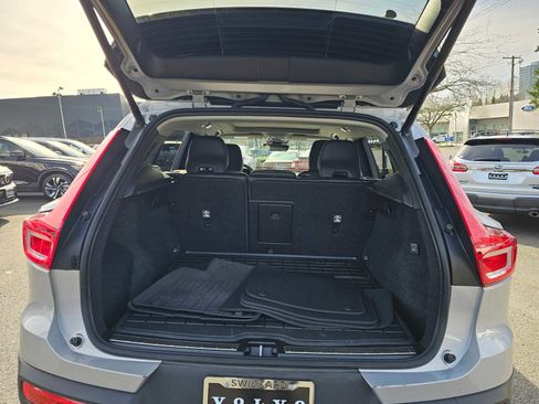 Used 2023 Volvo XC40 B4 Plus w/ Protection Package Premier image 18