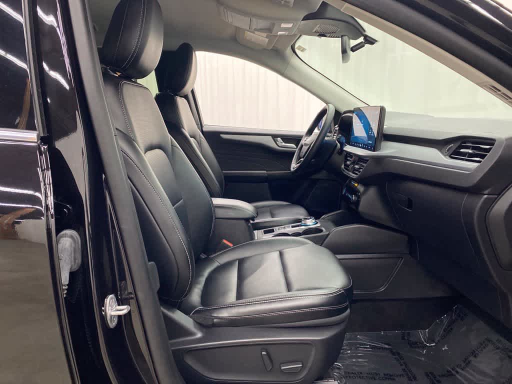Used 2025 Ford Escape Platinum AWD/4WD image 17