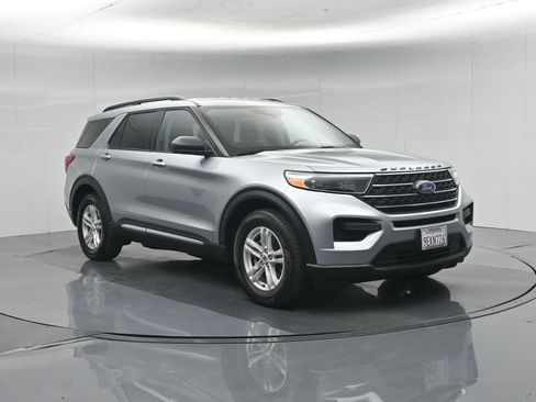 Certified 2022 Ford Explorer XLT RWD image 73