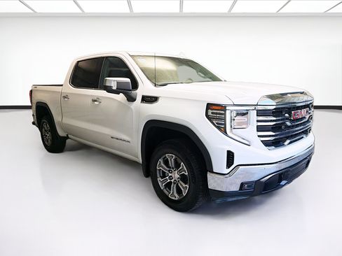 Used 2025 GMC Sierra 1500 SLT AWD/4WD image 3