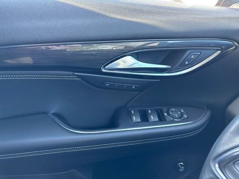 Used 2023 Buick Envision Essence image 25