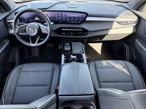Used 2025 Buick Enclave Preferred FWD image 12