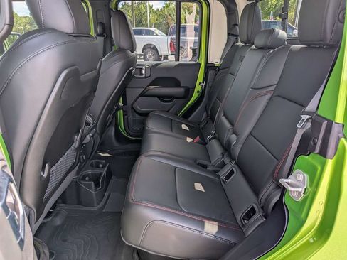 Used 2025 Jeep Gladiator Rubicon w/ Convenience Group AWD/4WD image 13