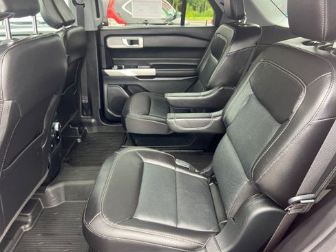 Certified 2022 Ford Explorer Limited w/ Equipment Group 301A AWD/4WD image 23