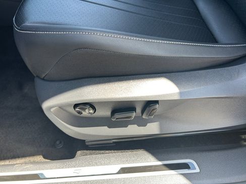 Used 2023 Volkswagen Tiguan SE R-Line image 14