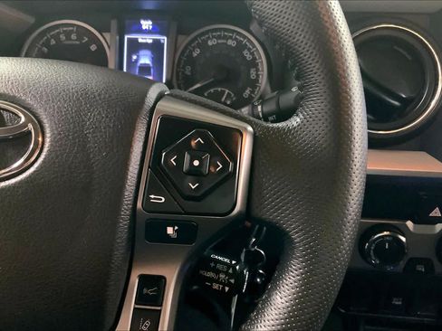 Used 2021 Toyota Tacoma SR5 AWD/4WD image 25