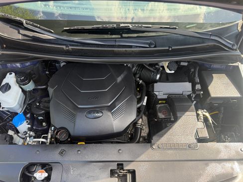 Used 2020 Kia Sedona LX image 8