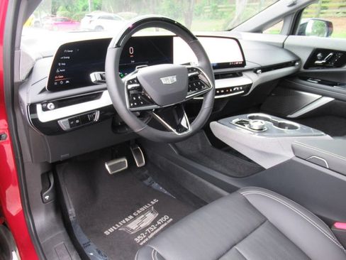 Certified 2025 Cadillac Optiq Sport 2 w/ LPO, Floor Liner Package AWD/4WD image 18
