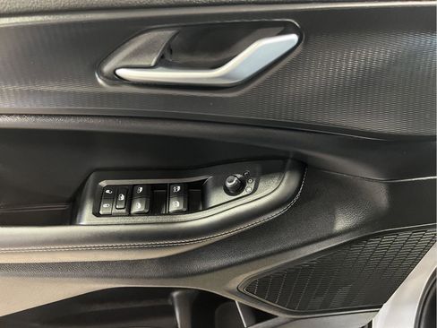 Used 2024 Jeep Grand Cherokee Laredo image 11