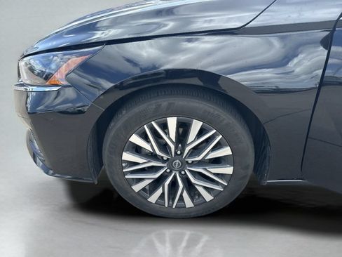 Used 2025 Nissan Altima 2.5 SV FWD image 24
