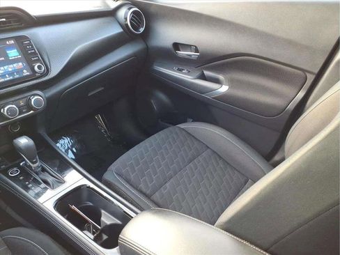 Used 2023 Nissan Kicks SV image 12