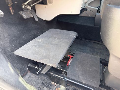 Used 2015 Dodge Grand Caravan SXT FWD image 24