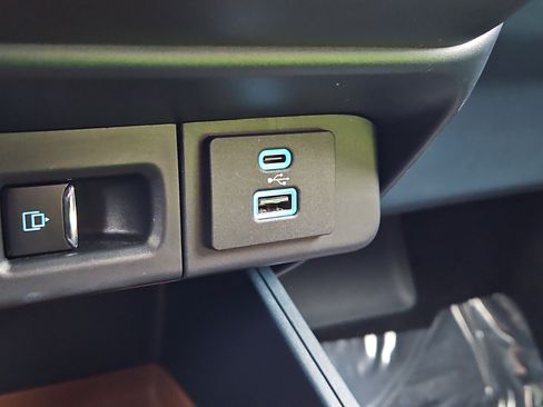 Used 2023 Ford Maverick Lariat w/ Lariat Luxury Package image 11