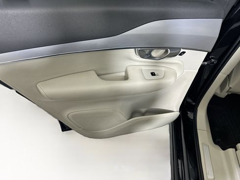 Used 2018 Volvo XC90 T6 Momentum w/ Convenience Package image 26