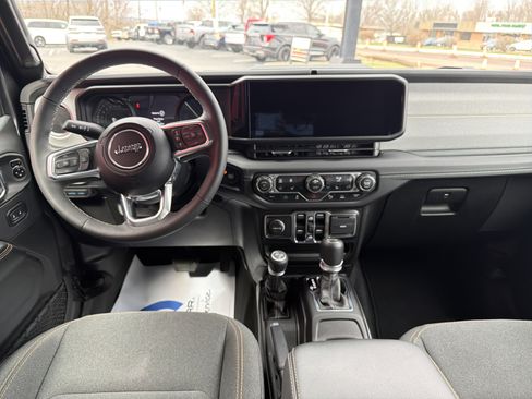 Certified 2025 Jeep Wrangler Sahara w/ Safety Group image 15