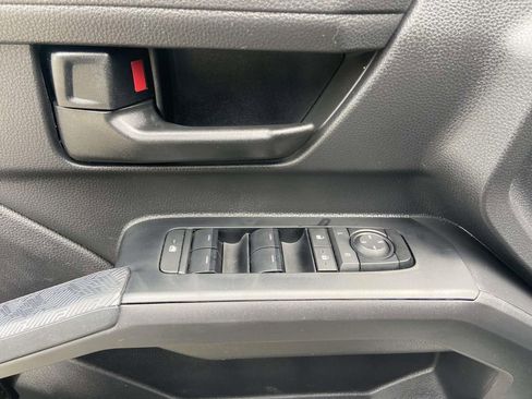 Used 2025 Toyota Tacoma SR5 AWD/4WD image 14