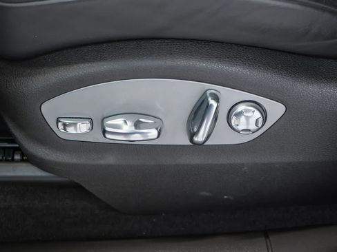 Certified 2024 Porsche Macan AWD/4WD image 25