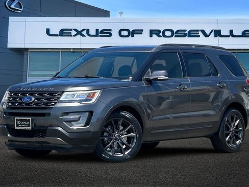 Used 2017 Ford Explorer XLT w/ Equipment Group 202A FWD image 1