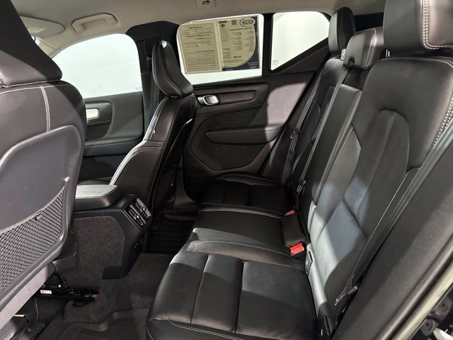 Used 2022 Volvo XC40 T5 Momentum AWD/4WD image 17