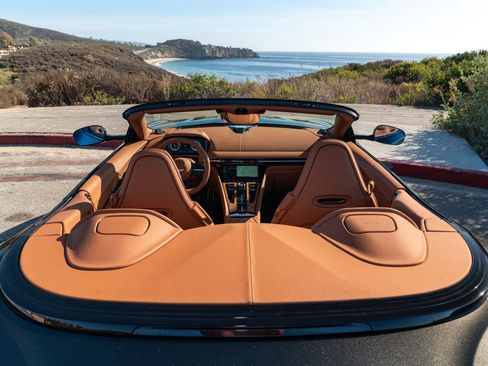 Used 2025 Aston Martin DB12 Convertible RWD image 9