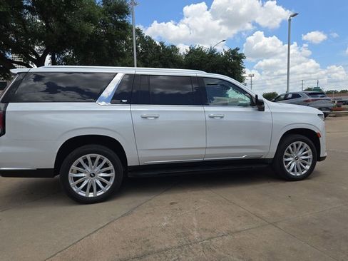 Used 2022 Cadillac Escalade ESV Luxury RWD image 4