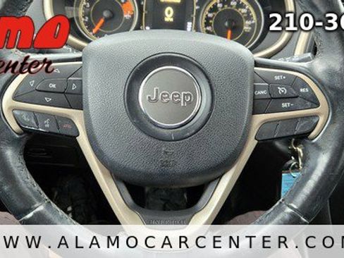 Used 2017 Jeep Cherokee Latitude FWD image 35