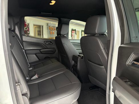 New 2024 Chevrolet Colorado LT w/ LT Convenience Package III image 16