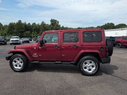 Used 2013 Jeep Wrangler Unlimited Sahara w/ Connectivity Group AWD/4WD image 3