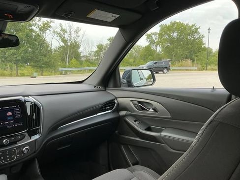 Used 2023 Chevrolet Traverse LT FWD image 28