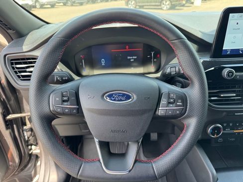 Used 2025 Ford Escape ST-Line AWD/4WD image 25