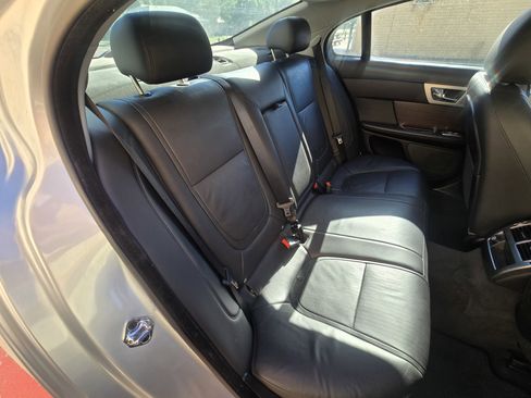 Used 2012 Jaguar XF image 11